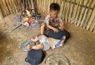 17-year-old Single Mother, harvest guava go sell and raising children alone | lý thị hương.