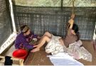 Single mothers give birth in difficult circumstances and lack of facilities