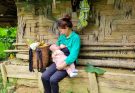 Single mother harvests vegetables and fruits to sell/Lý Tiểu Nhi