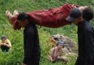 A single mother risks her life to rescue a woman kidnapped by two criminals