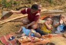 GOOD VIDEO: 15 days to build a new house for mother and child. Corn/picking water, cooking.